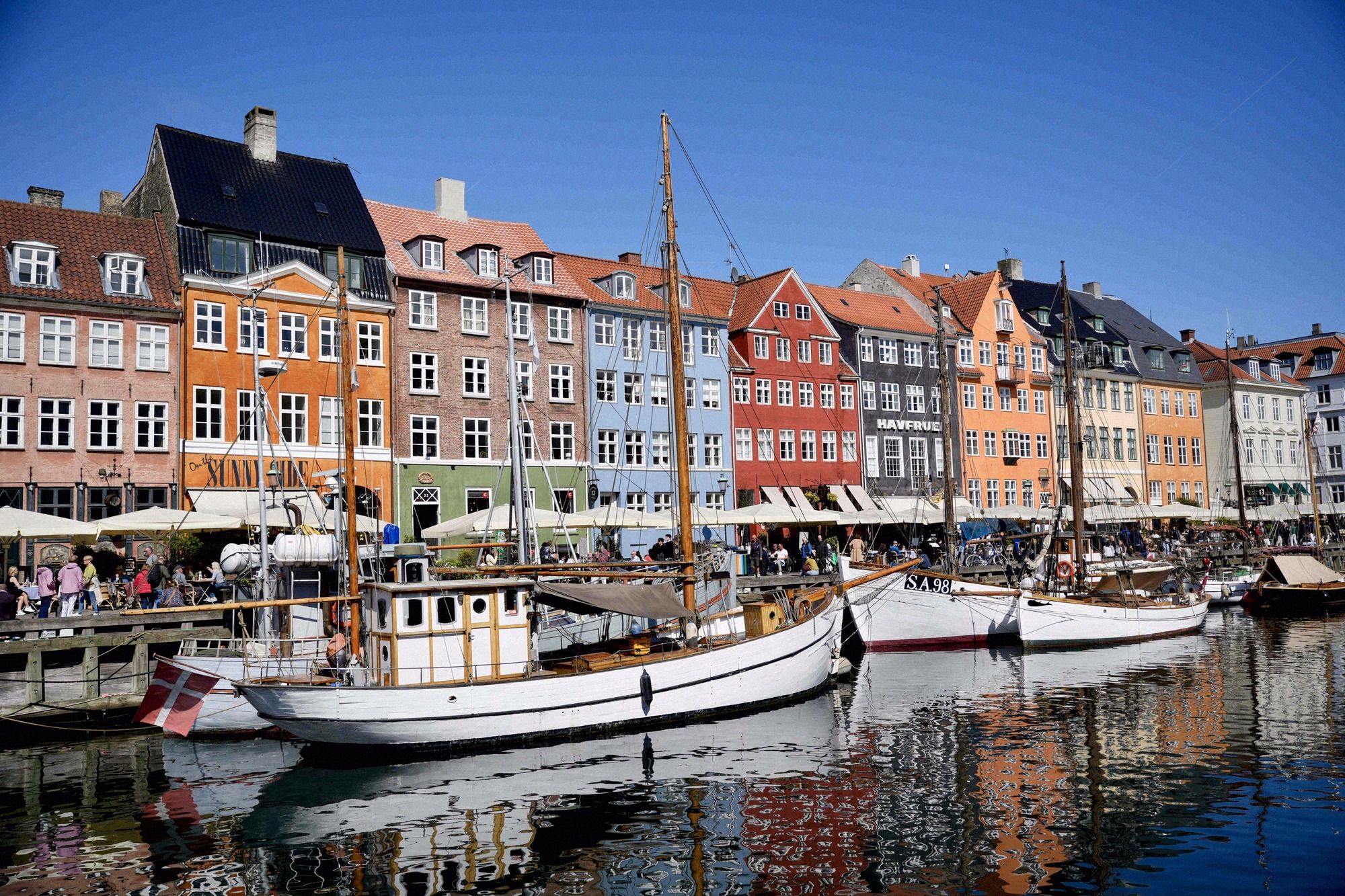 Bunte Hausfassaden am Hafenkanal Nyhavn in Kopenhagen